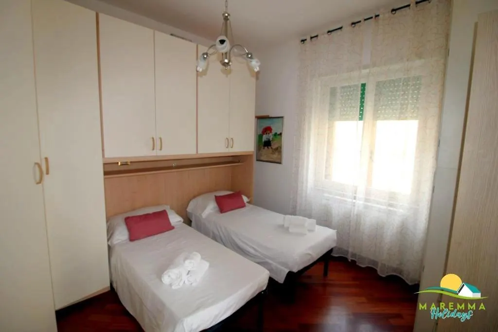Maremma Holidays : Fiore Apartment Follonica