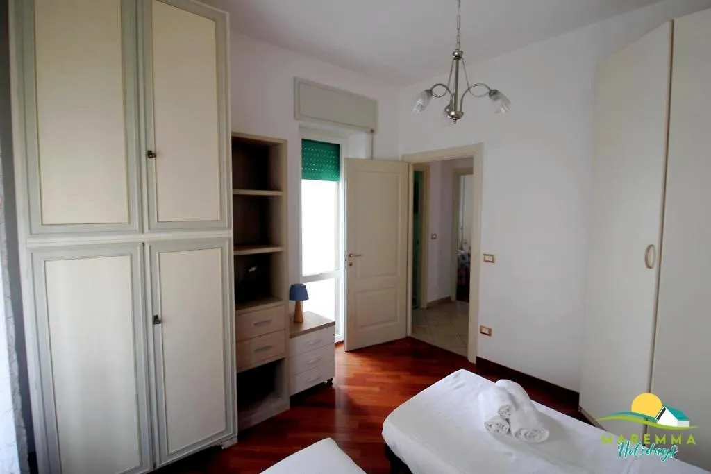 Maremma Holidays : Fiore Apartment Follonica