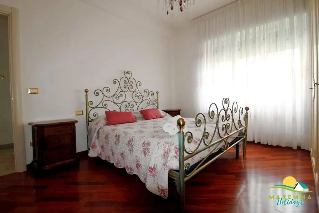 Maremma Holidays : Fiore Apartment Follonica